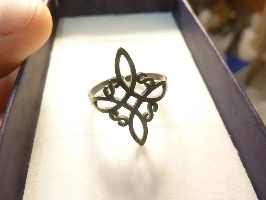 Bague ajustable noeud de sorcière (Wiccan) ref 01