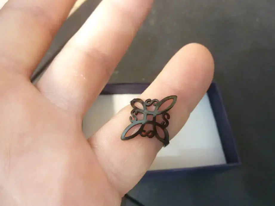 Bague ajustable noeud de sorcière (Wiccan) ref 01