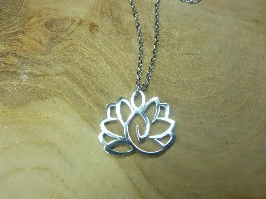 Collier pendentif fleur de Lotus