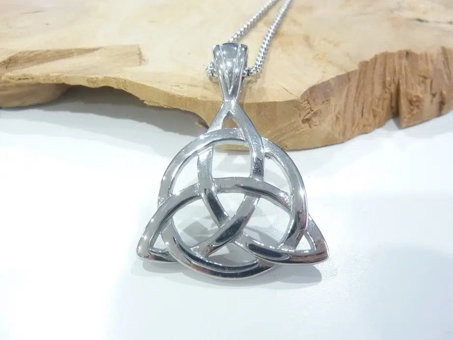 Collier pendentif Triquetra acier inoxydable mapierredeprotection