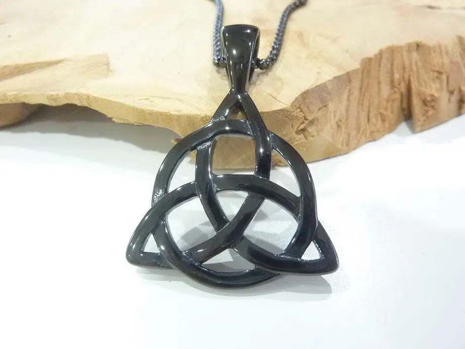 Collier pendentif Triquetra acier inoxydable mapierredeprotection
