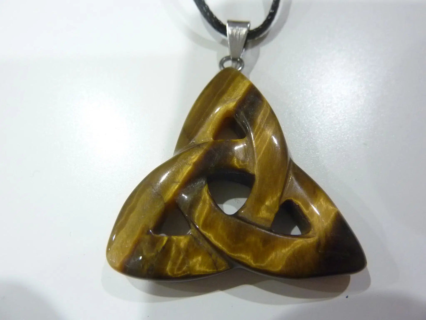 Collier pendentif Triquetra en pierres mapierredeprotection