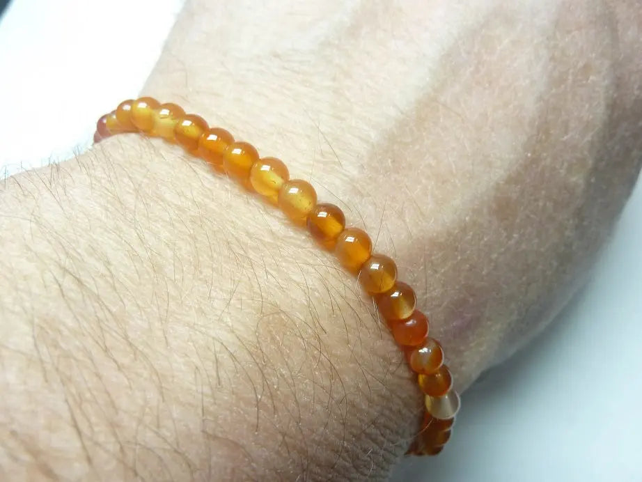 Bracelet en Cornaline naturelle de qualité AAA, pierres rondes orange montées sur fil élastique, favorisant énergie, confiance et vitalité.