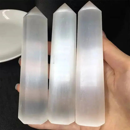 Pointe de sérénité en sélénite naturelle hexagonale polie pour purification énergétique et apaisement