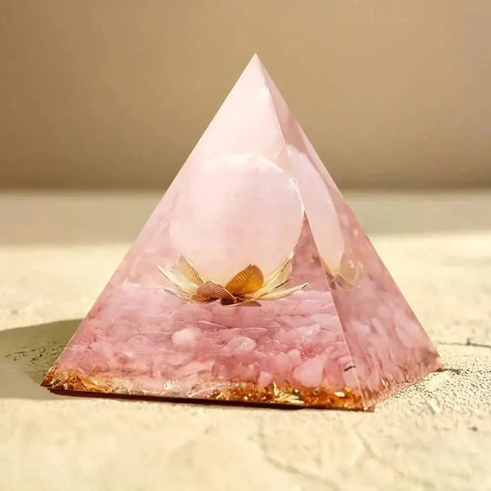 Pyramide orgonite chakra du cœur en quartz rose naturel pour apaisement émotionnel et harmonie énergétique