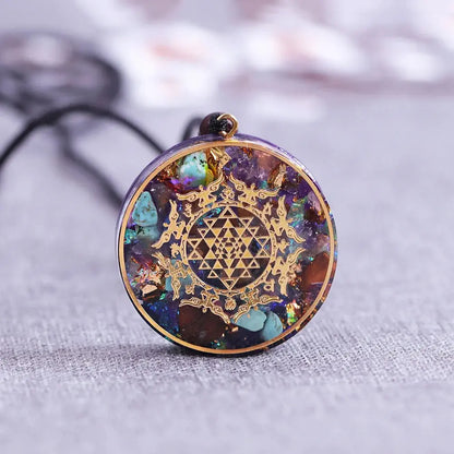 Pendentif Orgonite "Sri Yantra" en Turquoise et Oeil de Tigre MaPierreDeProtection®