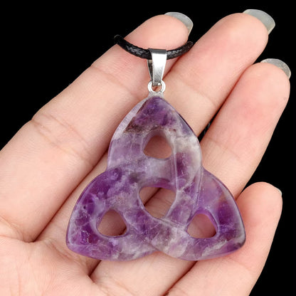 Collier pendentif Triquetra en pierres mapierredeprotection
