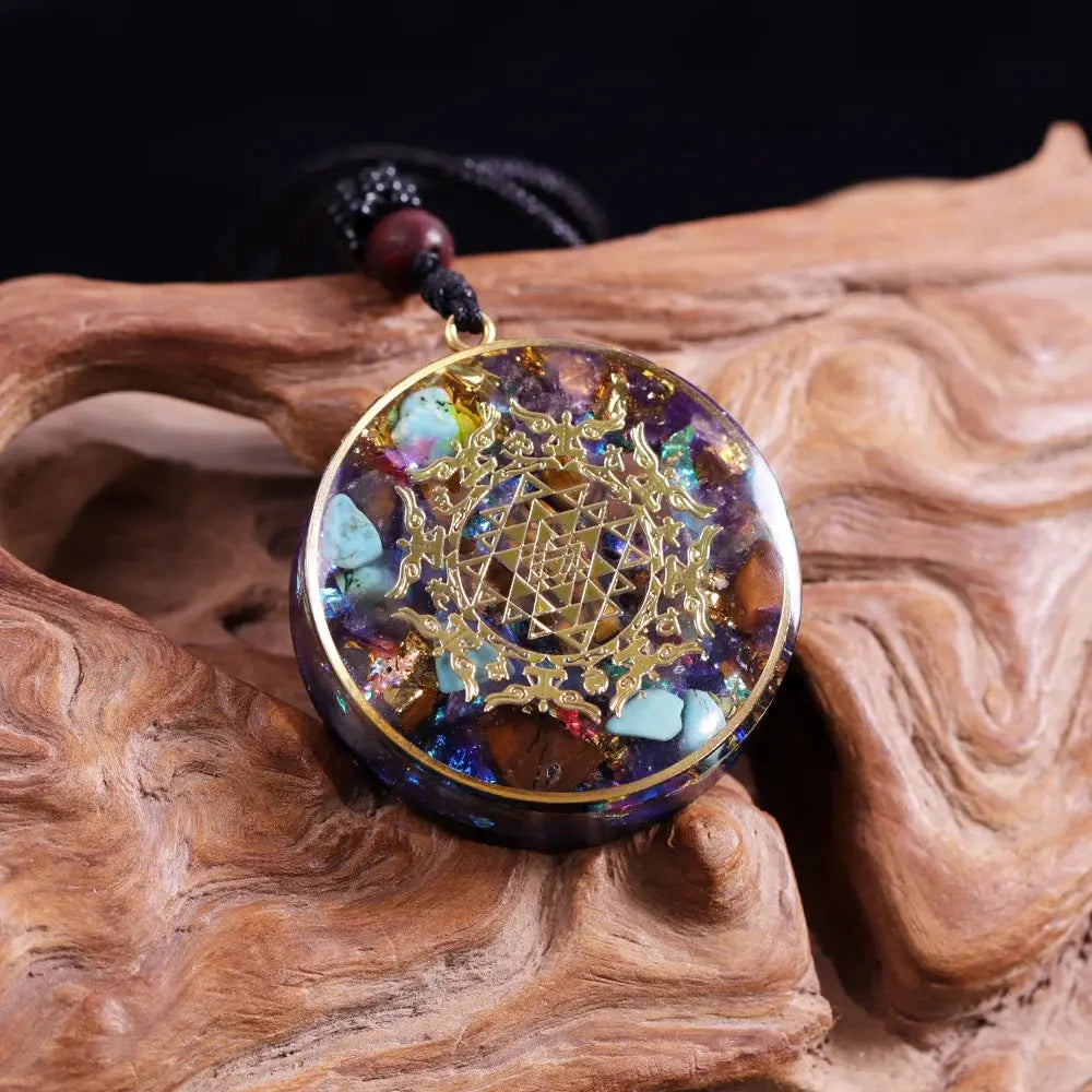Pendentif Orgonite "Sri Yantra" en Turquoise et Oeil de Tigre MaPierreDeProtection®