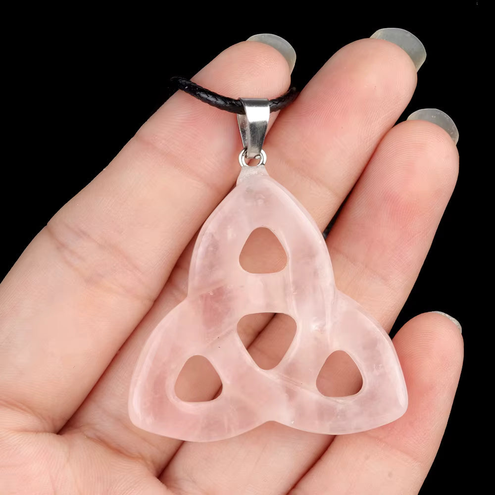 Collier pendentif Triquetra en pierres mapierredeprotection