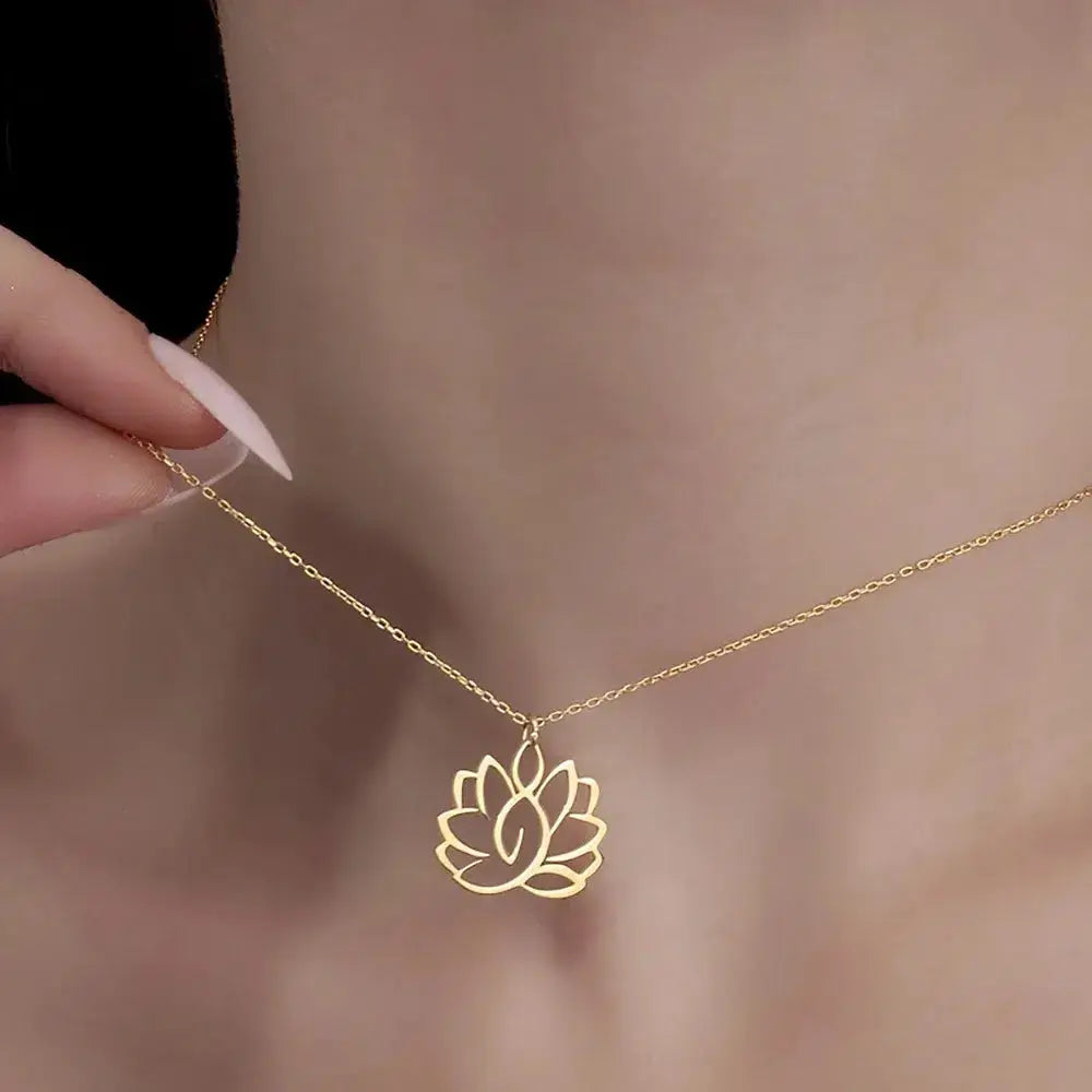 Collier pendentif fleur de Lotus