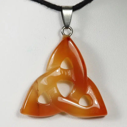 Collier pendentif Triquetra en pierres mapierredeprotection